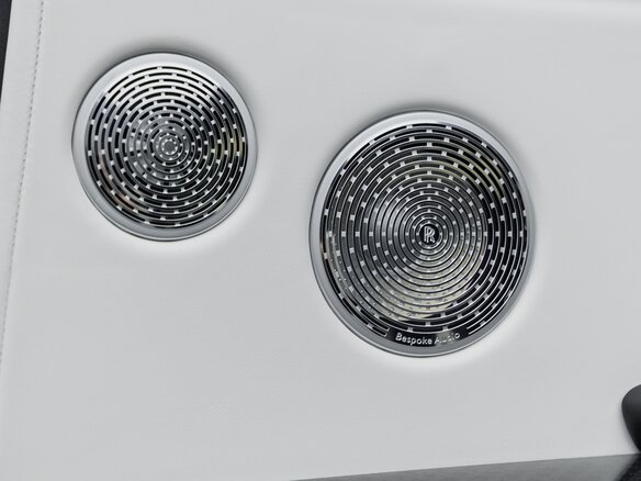 2026 Rolls-Royce Cullinan Black Badge I Рестайлинг (Series II), чёрный, 73670000 рублей - вид 28