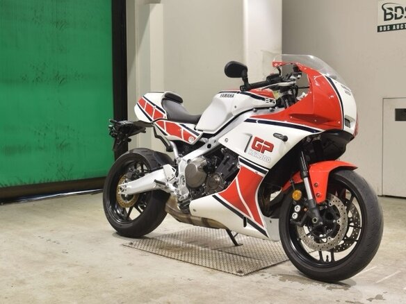 2024 Yamaha XSR900, красный, 1078000 рублей - вид 2