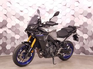 2021 Yamaha MT-09 Tracer (FJ-09), серебристый, 1277000 рублей, вид 2