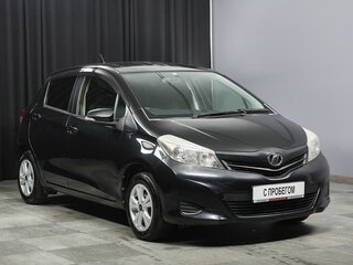 2013 Toyota Vitz III (XP130), чёрный, 795000 рублей, вид 3