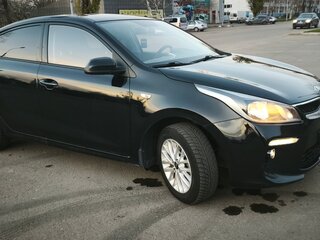 2019 Kia Rio IV, чёрный, 1495000 рублей, вид 3