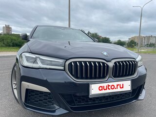 2021 BMW 5 серии M550i xDrive VII (G30/G31/G38) Рестайлинг, синий, 4800000 рублей, вид 2
