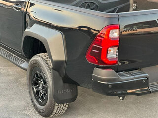 2025 Toyota Hilux VIII Рестайлинг 3, чёрный, 7000000 рублей, вид 3