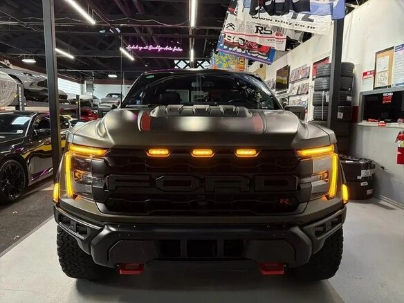 2025 Ford F-150 Raptor XIV Рестайлинг, зелёный - вид 3