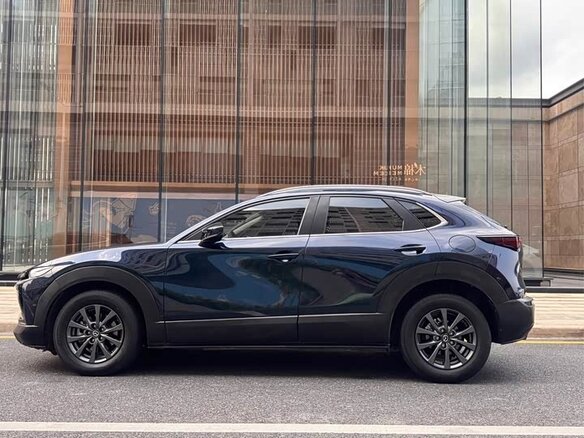 2022 Mazda CX-30 I, серый - вид 3