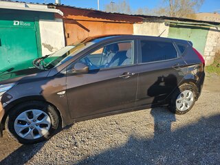 2015 Hyundai Solaris I Рестайлинг, коричневый, 950000 рублей, вид 4