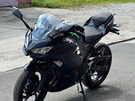 2020 Kawasaki Ninja 400, чёрный, 700000 рублей, вид 1
