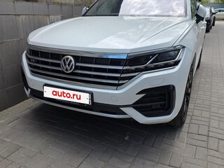 2018 Volkswagen Touareg III, белый, 5500000 рублей, вид 4