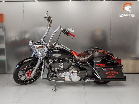 2019 Harley-Davidson Road King, чёрный, 1297579 рублей, вид 4