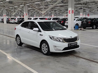 2012 Kia Rio 5-speed III, белый, 700000 рублей, вид 3