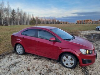 2014 Chevrolet Aveo II, красный, 610000 рублей, вид 5