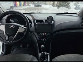 2013 Hyundai Solaris I, белый, 650000 рублей, вид 2