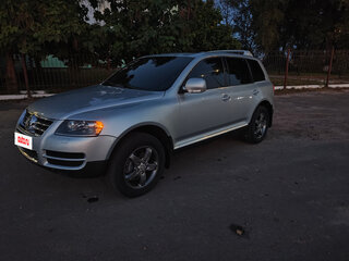 2006 Volkswagen Touareg I Рестайлинг, серебристый, 850000 рублей, вид 1
