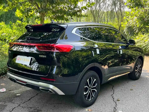 2023 Haval H6 II Рестайлинг, чёрный, 1375000 рублей - вид 2