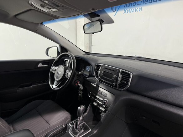 2017 Kia Sportage IV, белый, 1799800 рублей - вид 3