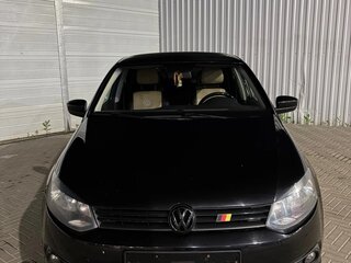 2013 Volkswagen Polo V, чёрный, 900000 рублей, вид 3