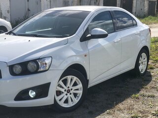 2014 Chevrolet Aveo II, белый, 500000 рублей, вид 2