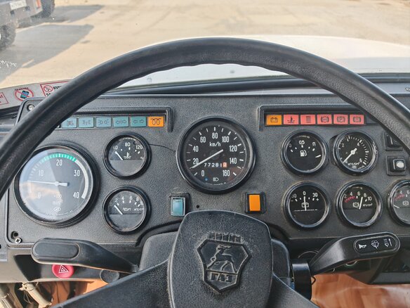 2010 ГАЗ 3308, белый, 2000000 рублей - вид 8