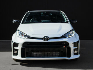 2022 Toyota Yaris IV, белый, 3383431 рублей, вид 2
