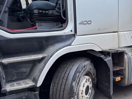 2010 Volvo FH, белый, 4000000 рублей, вид 4