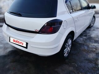 2010 Opel Astra H Рестайлинг, белый, 600000 рублей, вид 4