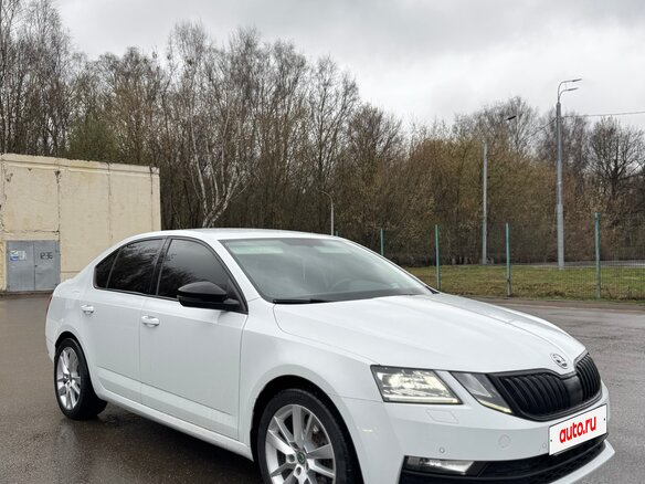 2017 Skoda Octavia III (A7) Рестайлинг, белый, 2100000 рублей - вид 2