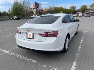 2019 Chevrolet Malibu IX Рестайлинг, белый, 1550000 рублей, вид 3