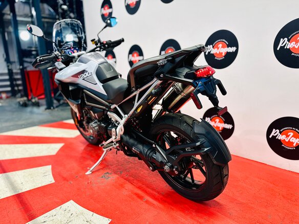 2024 Triumph Tiger 1200, серебристый, 1780000 рублей - вид 5