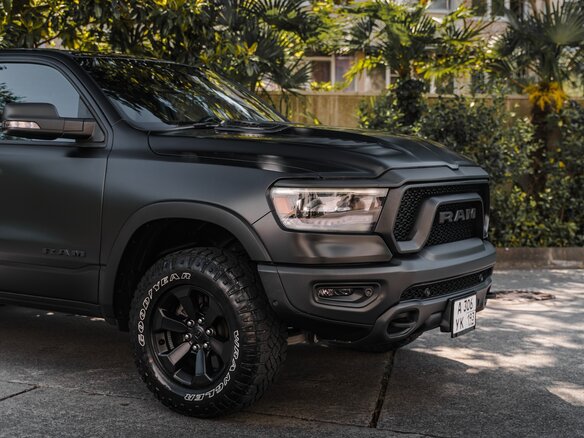 2022 Ram 1500 Crew Cab V, чёрный, 9480000 рублей - вид 8