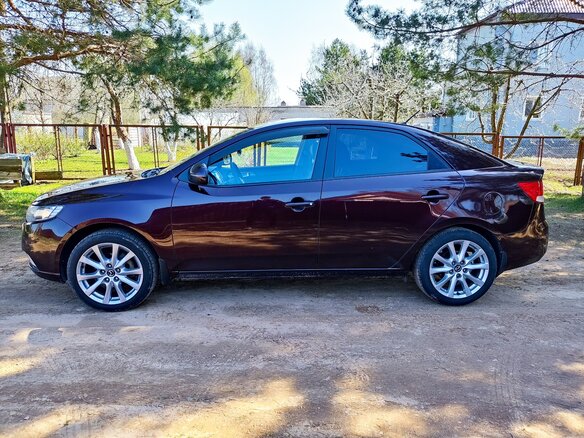2010 Kia Cerato 6-speed II, пурпурный, 700000 рублей - вид 8