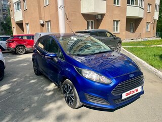 2016 Ford Fiesta Mk6 Рестайлинг, синий, 870000 рублей, вид 1