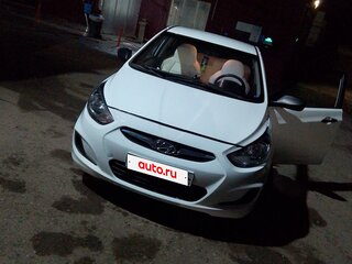 2011 Hyundai Solaris I, белый, 450000 рублей, вид 2