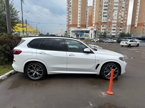 2020 BMW X5 30d IV (G05/G18), белый, 7450000 рублей - вид 1