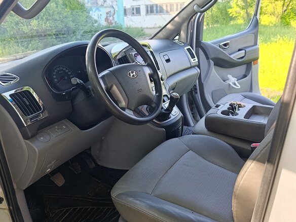 2008 Hyundai Grand Starex I, серый, 950000 рублей - вид 4