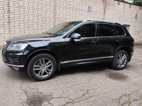 2017 Volkswagen Touareg II Рестайлинг, чёрный, 3999000 рублей, вид 1