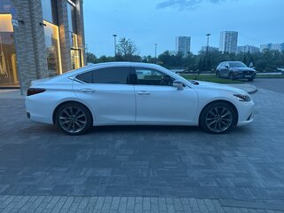 2019 Lexus ES 250 VII, белый, 3650000 рублей, вид 3
