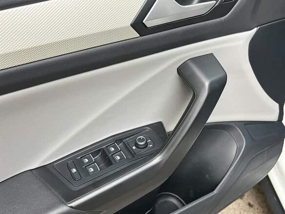 2023 Volkswagen T-Roc I Рестайлинг, белый, 1890000 рублей - вид 13