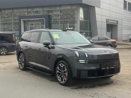 Lynk & Co 900