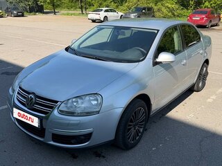 2010 Volkswagen Jetta V, серебристый, 860000 рублей, вид 1