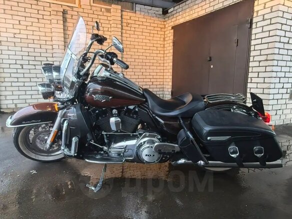 2011 Harley-Davidson Road King, коричневый, 1500000 рублей - вид 3