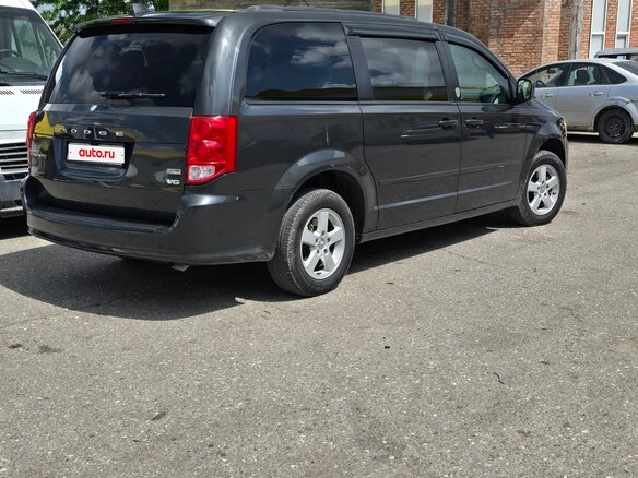 2011 Dodge Caravan Grand V, серый, 1500000 рублей - вид 2