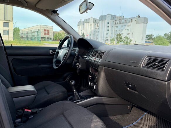 2002 Volkswagen Golf IV, синий, 375000 рублей - вид 10