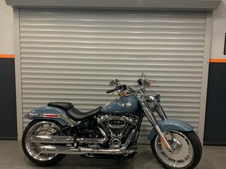 2024 Harley-Davidson Fat Boy, голубой, 2900000 рублей, вид 3