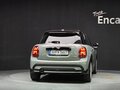 2022 Mini Hatch Cooper III (F55/F56) Рестайлинг 2, бежевый, 1870000 рублей - вид 3