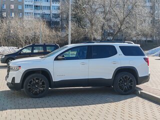 2022 GMC Acadia II Рестайлинг, белый, 2800000 рублей, вид 3