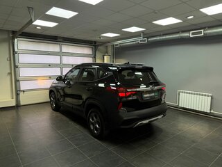 2020 Kia Seltos I, чёрный, 2042000 рублей, вид 4