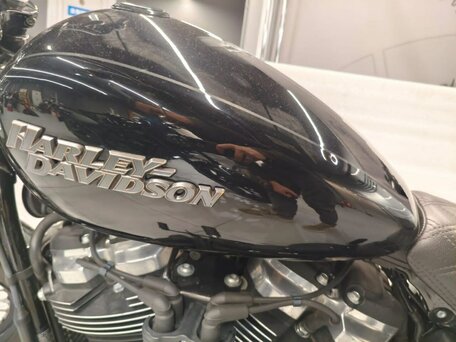 2020 Harley-Davidson Street Bob, чёрный, 1350000 рублей, вид 1
