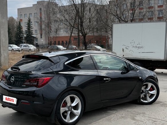 2013 Opel Astra GTC J Рестайлинг, чёрный - вид 2