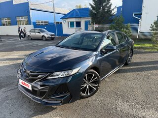 2019 Toyota Camry VIII (XV70), синий, 2210000 рублей, вид 2