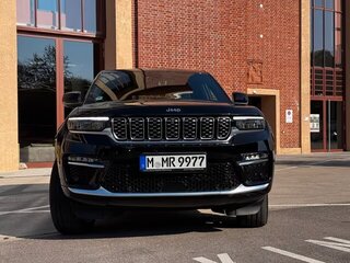2024 Jeep Grand Cherokee 4xe V (WL), чёрный, 9165325 рублей, вид 2